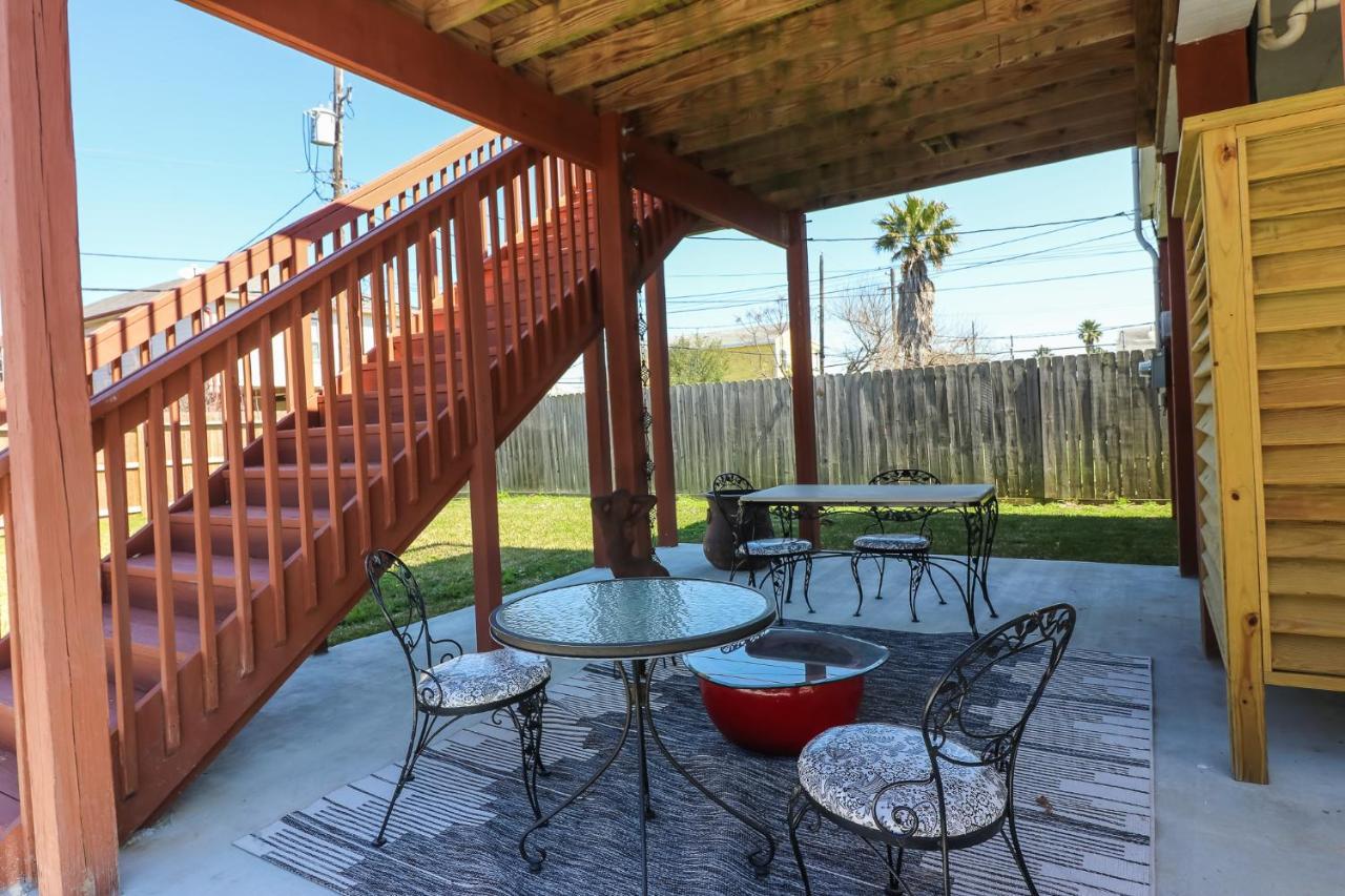 Perfect Location Spacious Yard Coffee Bar At This Lovely Beach Home ガルベストン エクステリア 写真