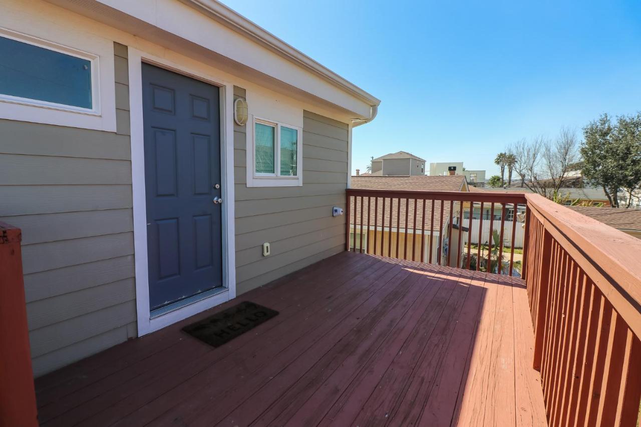 Perfect Location Spacious Yard Coffee Bar At This Lovely Beach Home ガルベストン エクステリア 写真